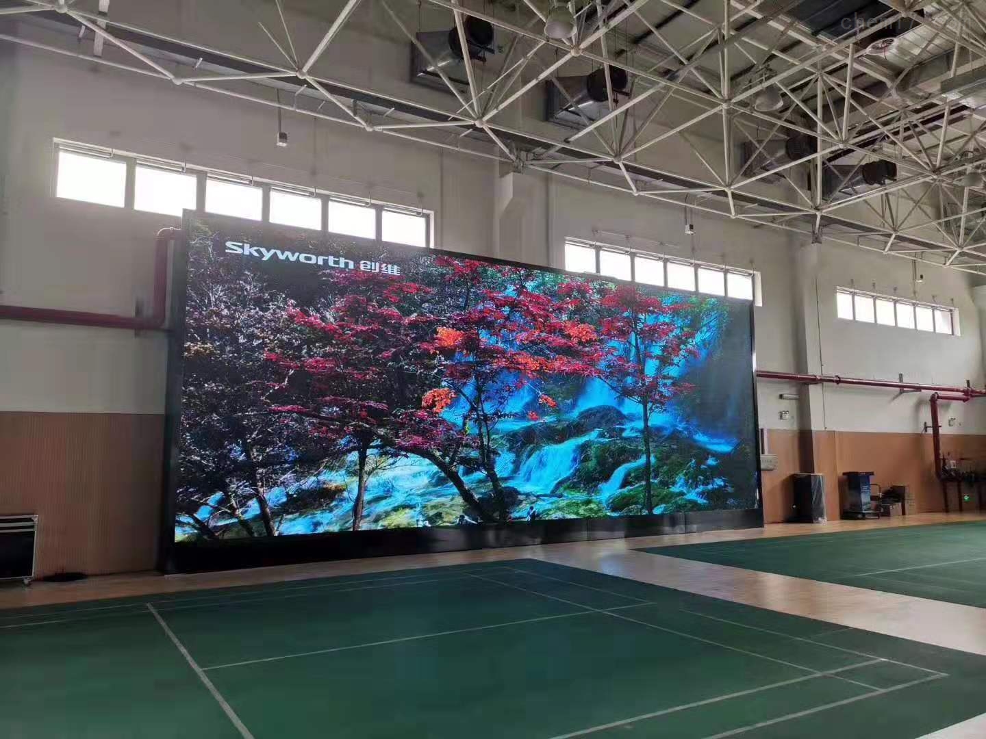 舞台P4LED高清大屏落地式安装含支架1㎡报价_P4LED显示屏-深圳市联硕光电有限公司